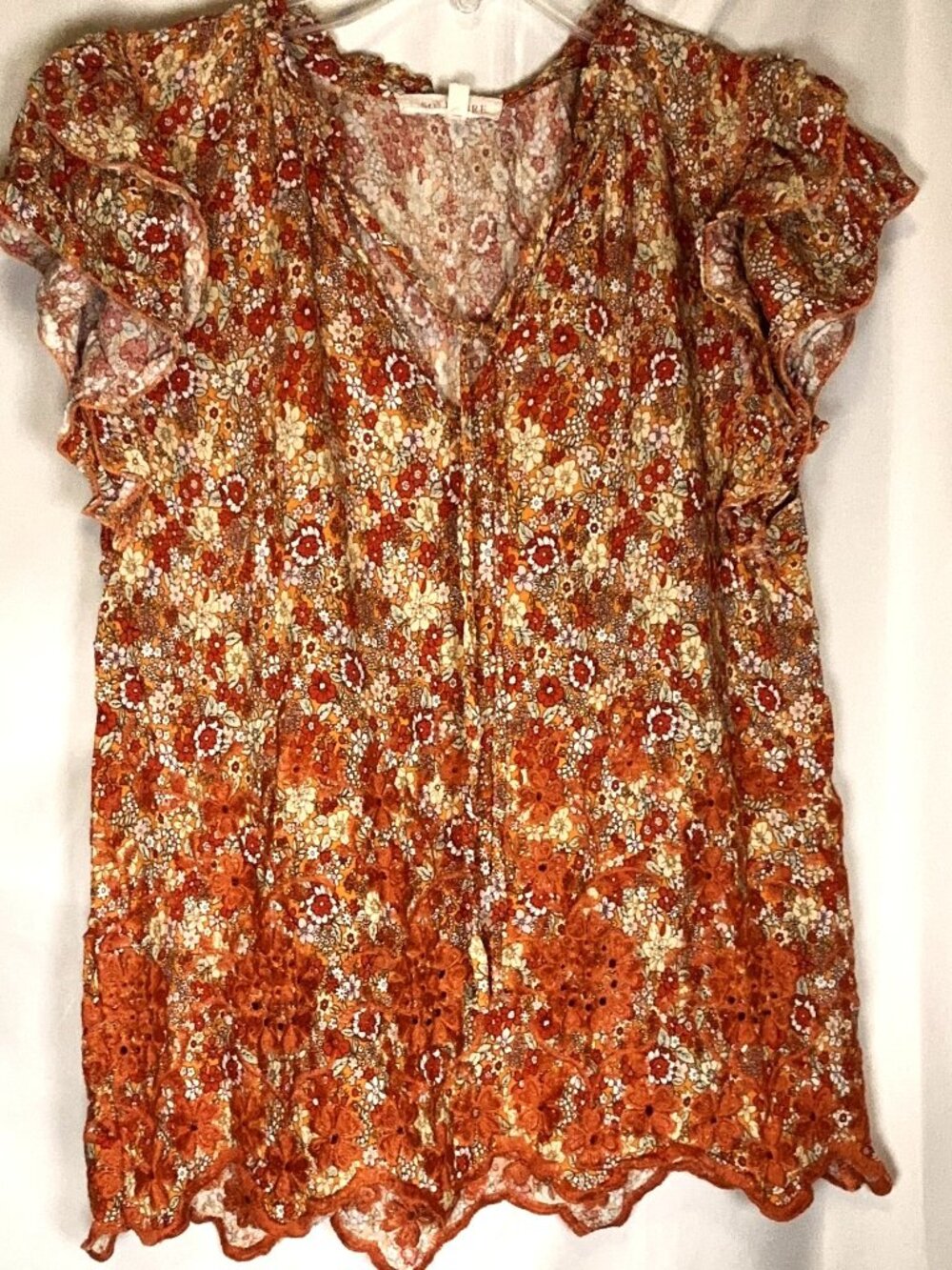 Solitaire Size M Gorgeous Detail Boho Floral Top - Fall Staple